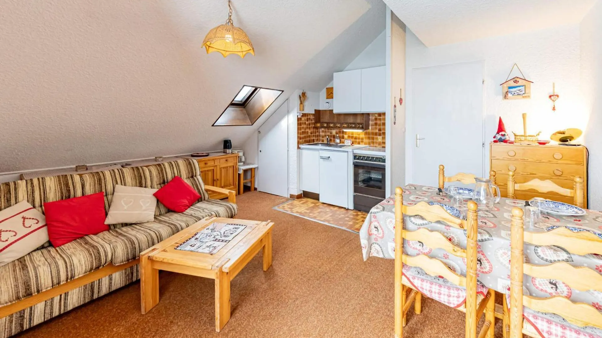 Saint-Francois-Longchamp : T2/3 Avec Balcon, 6 Pers, Proche Centre - Fr-1-807-14 Apartment
