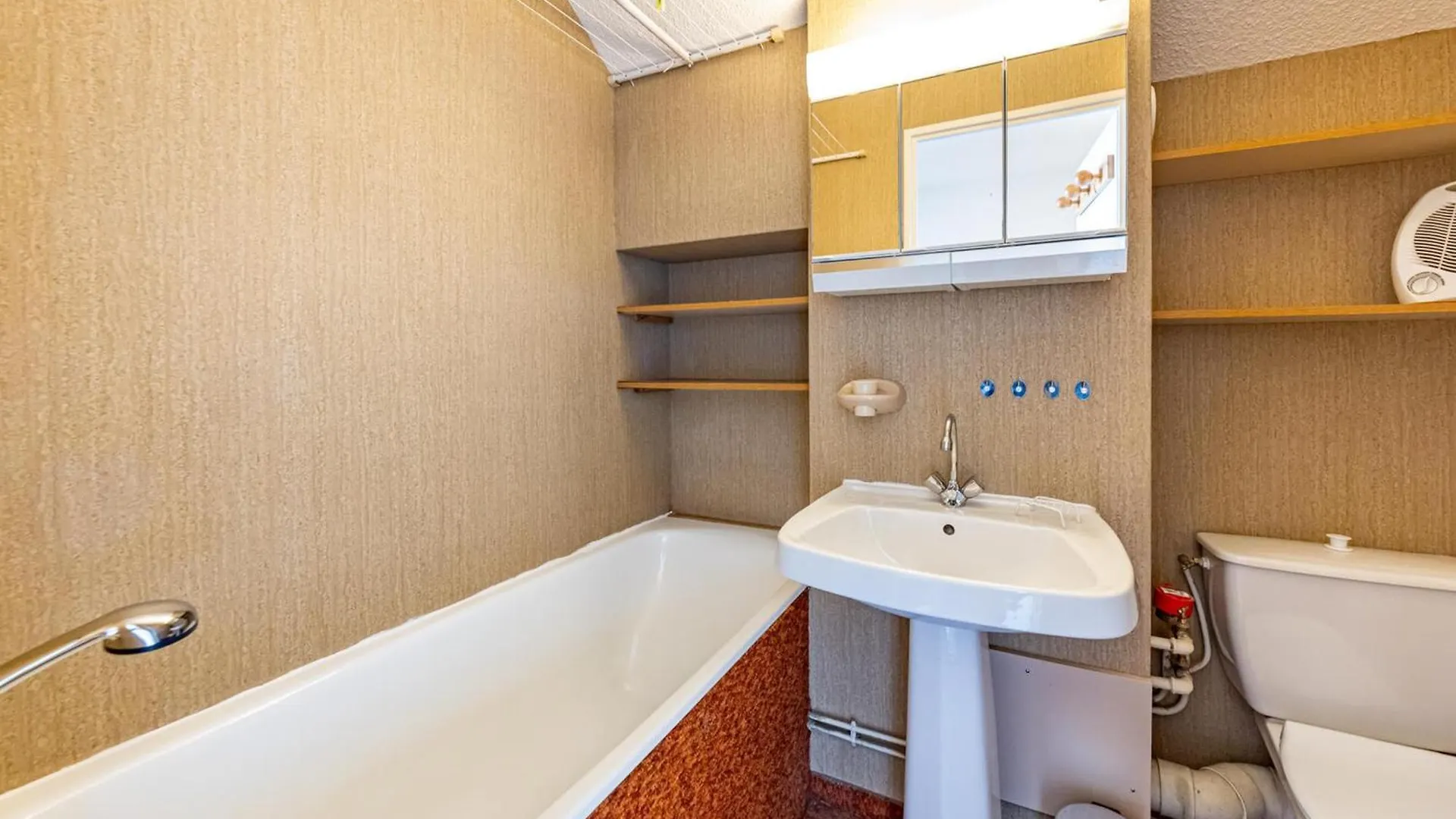 Saint-Francois-Longchamp : T2/3 Avec Balcon, 6 Pers, Proche Centre - Fr-1-807-14 Apartment France
